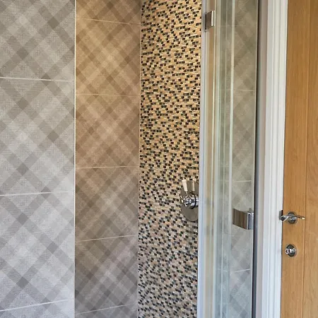 Plantation Lodge - Large Luxe House With Hot Tub Staveley (Cumbria)
