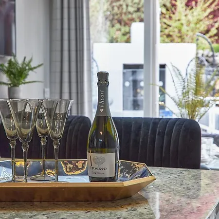 Ferienhaus Plantation Lodge - Large Luxe House With Hot Tub Staveley (Cumbria)