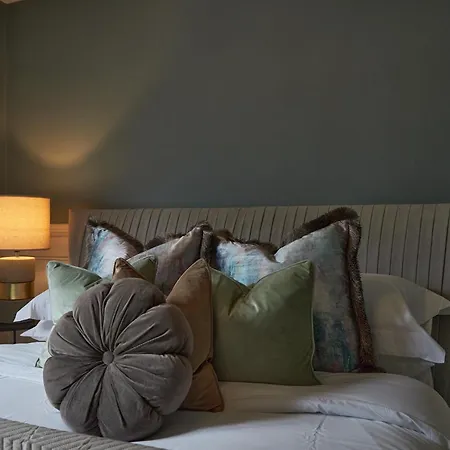 Plantation Lodge - Large Luxe House With Hot Tub Staveley (Cumbria)