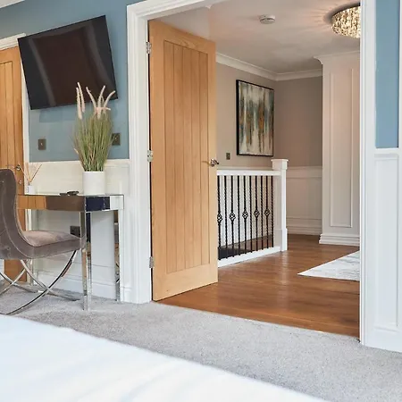 Plantation Lodge - Large Luxe House With Hot Tub * Staveley (Cumbria)