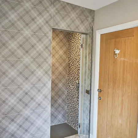 Ferienhaus Plantation Lodge - Large Luxe House With Hot Tub Staveley (Cumbria)