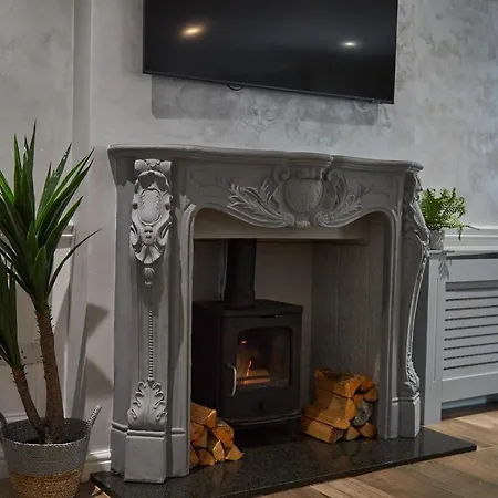 Plantation Lodge - Large Luxe House With Hot Tub Staveley (Cumbria)